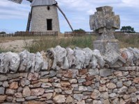 Mauer mit Mühle in Frankreich